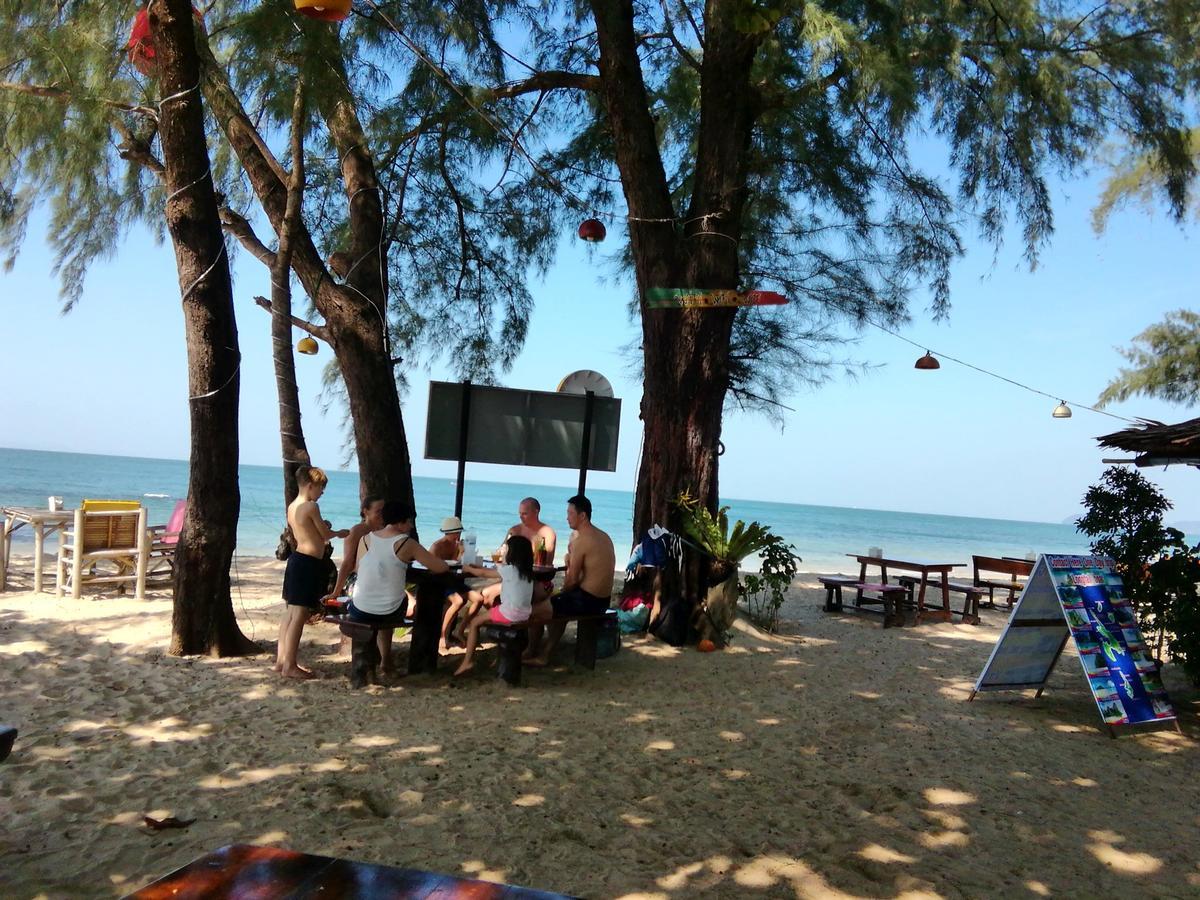 Kohjum Freedom Resort Koh Jum Exterior foto